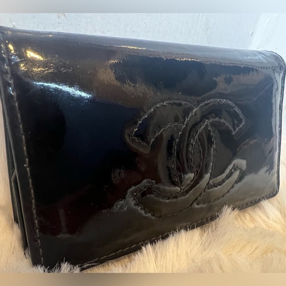 ❤️CHANEL BLACK PATENT LEATHER 6 RING KEYRING HOLDER WITH LOGO - Picture 1 of 16